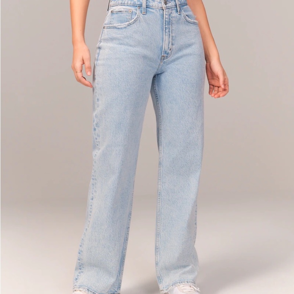 Abercrombie and Fitch High Rise 90s Relaxed Jean Size 26